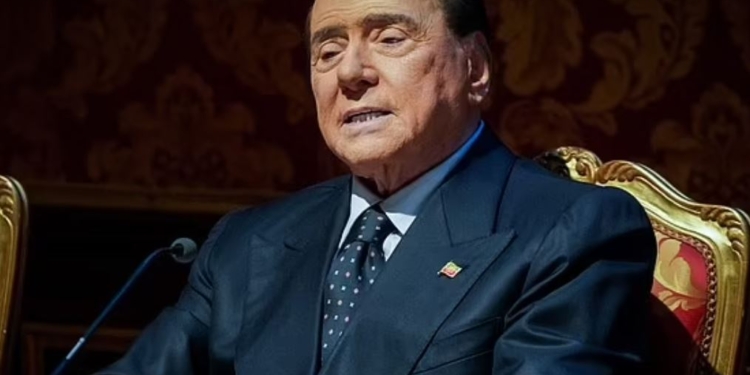 Пишний похорон і складний спадок. Гроші Берлусконі та купа ексклюзивної нерухомості з неоднозначною репутацією (ФОТО, ВІДЕО)