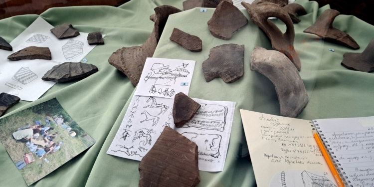 Врятована спадщина: у Дніпрі експонується виставка артефактів, виявлених під час війни захисниками, саперами та археологами (ФОТО)