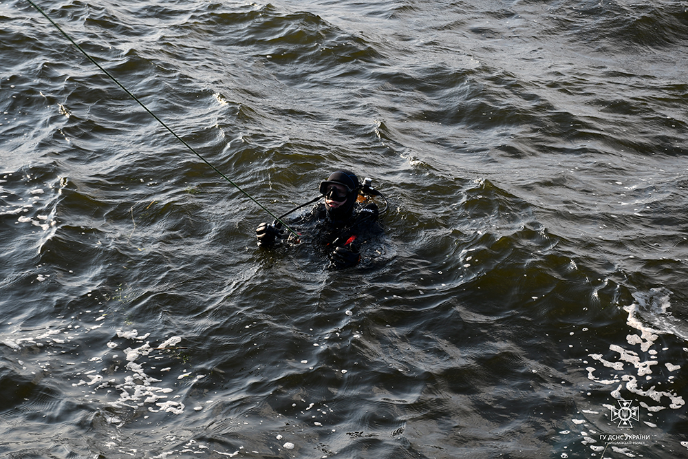 У Миколаєві водолази ДСНС виявили тіло юнака, що потонув на Намиві (ФОТО) 15