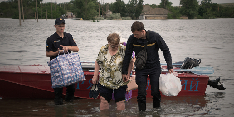 Рятувальники Миколаївщини надають посильну допомогу всім, хто її потребує в районі підтоплення після підриву росіянами Каховської ГЕС (ФОТО, ВІДЕО)