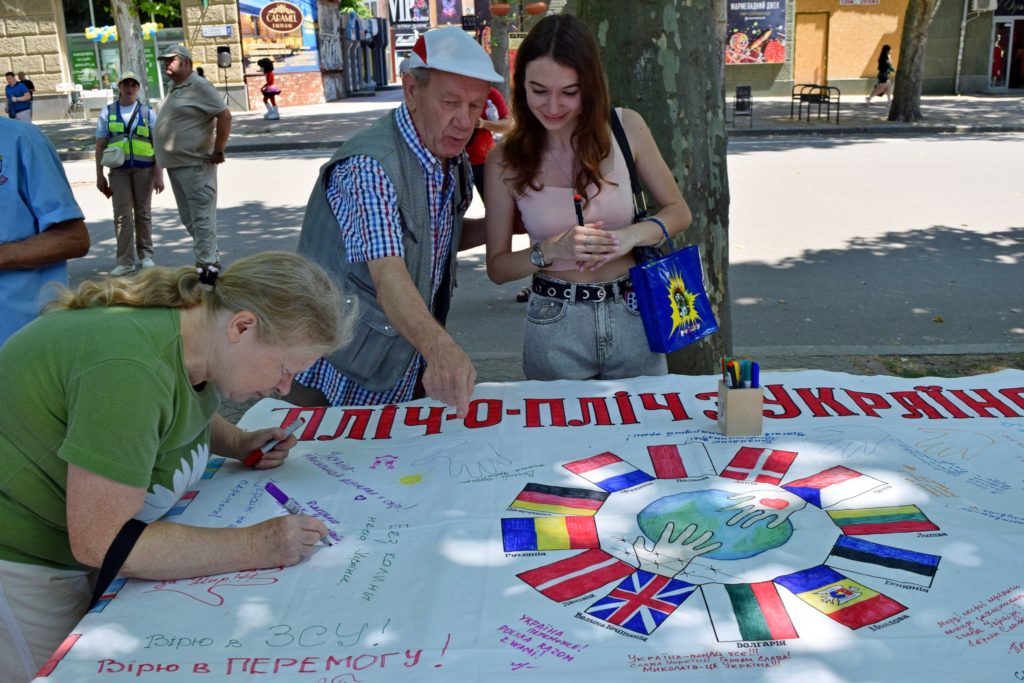 У Миколаєві сказали «дякую» країнам, які прихистили українців (ФОТО) 17