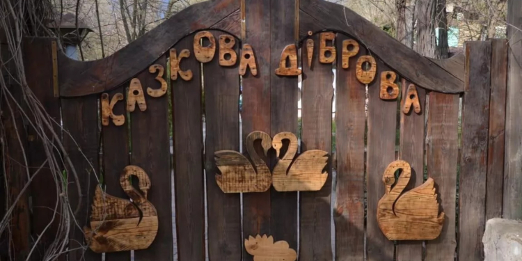 Мавпочки, поні, папуги, єноти…В зоопарку в Новій Каховці загинули всі тварини…