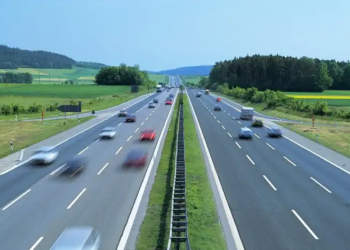 За кермом. Що українцям треба знати про платні дороги в Європі