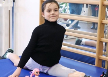 Юна українська гімнастка, яка втратила ногу внаслідок ракетного удару, виграла змагання (ВІДЕО)