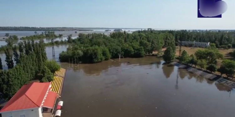 Каховку затоплює, в Криму не буде води – наслідки підриву греблі ГЕС (ФОТО, ВІДЕО)