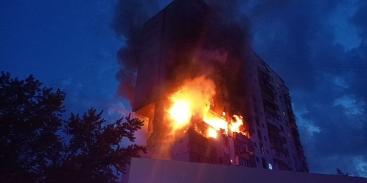 В Києві внаслідок вибуху в багатоповерхівці зруйновано декілька квартир (ФОТО)