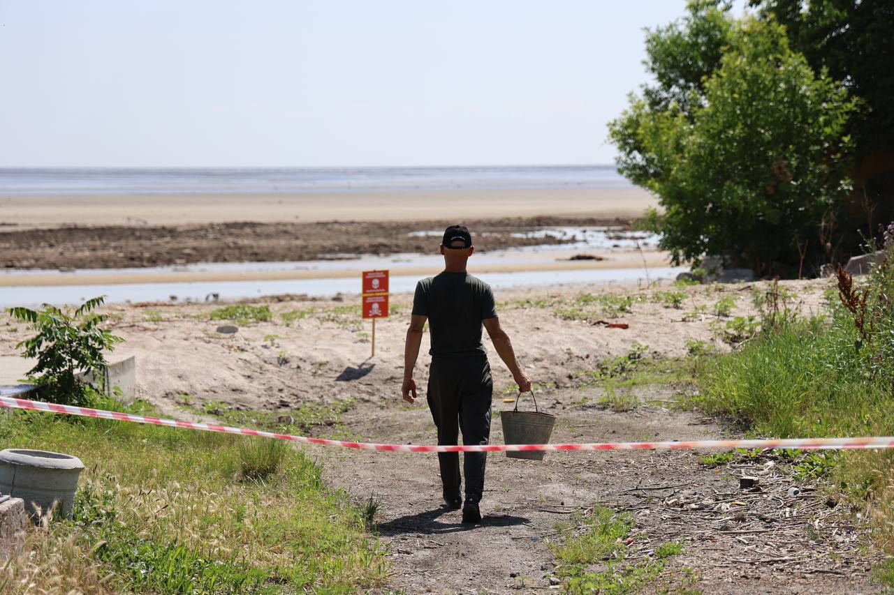 Дніпро в Херсоні повернувся в русло, в Нововоронцовці вода відійшла на півтора км (ФОТО)