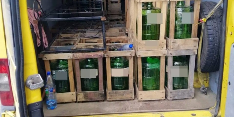 У Миколаєві патрульні зупинили водія, який перевозив алкоголь без акцизу (ФОТО)