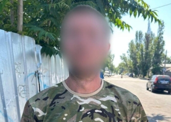 У Миколаєві поліцейські затримали 32-річного чоловіка, який до смерті побив знайомого палицею (ФОТО)