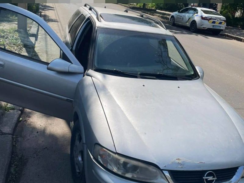 У Миколаєві патрульні затримали водія з підробленими документами на автівку (ФОТО)