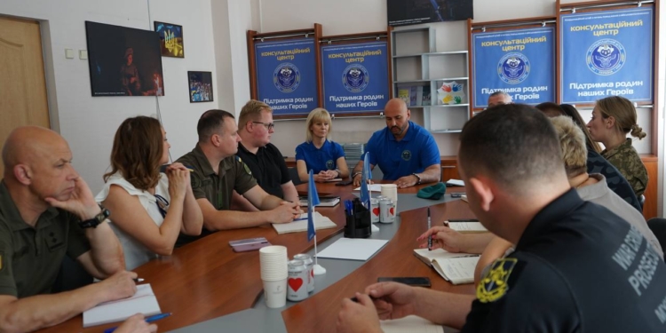 Як покращити роботу з родинами військовополонених та безвістізниклих осіб: у Миколаєві відбулась велика нарада (ФОТО)