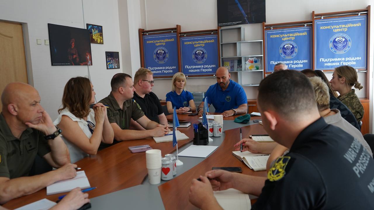 Як покращити роботу з родинами військовополонених та безвістізниклих осіб: у Миколаєві відбулась велика нарада (ФОТО)