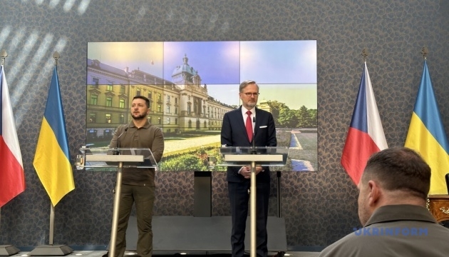 Чехія подарує Україні вертольоти і візьме участь в підготовці наших пілотів