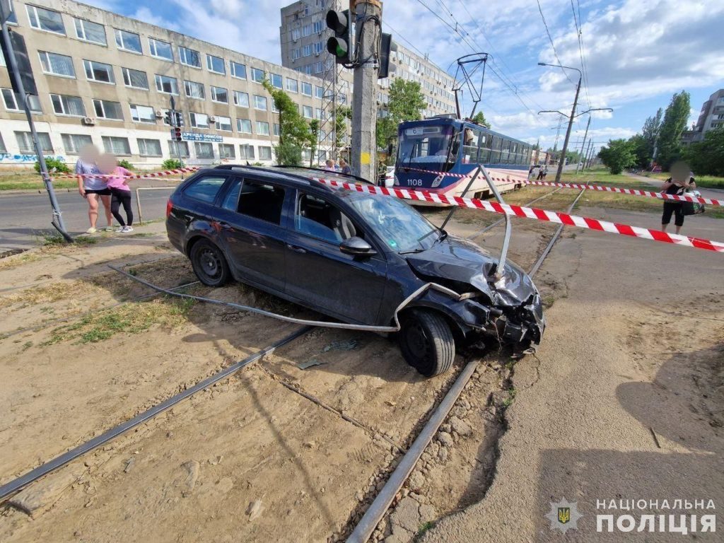 У Миколаєві п’яний водій збив двох пішоходів – поліція шукає свідків ДТП (ФОТО) 2