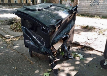 У Миколаєві за 2 місяці невідомі вандали знищили 17 нових пластикових контейнерів для збору ТПВ (ФОТО)