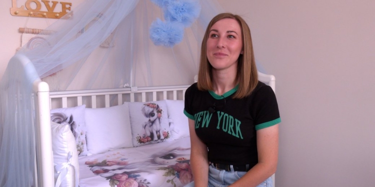 Як на Прикарпатті переселенка з Миколаєва відкрила майстерню з пошиття дитячого текстилю (ВІДЕО)