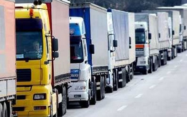 У Миколаєві через спеку обмежили рух вантажівок