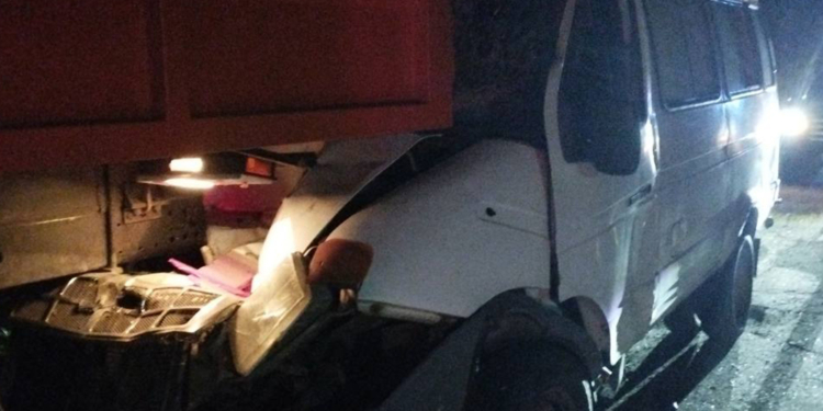 Нічна ДТП на Миколаївщині: рятувальники деблоковували постраждалих із «Газелі», яка зіткнулась з вантажівкою