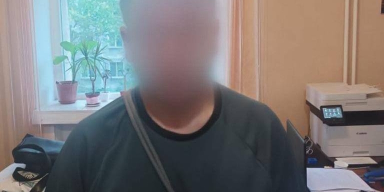 У Миколаєві 30-річний чоловік пограбував колишню співмешканку – побив її, розпилив в обличчя газовий балончик і відібрав телефон