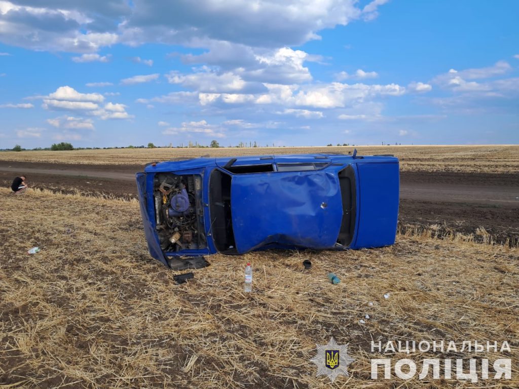 На Миколаївщині в ДТП травмувались двоє юних пасажирів ВАЗ-2107 (ФОТО) 1