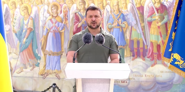 Вибір України – бути силою у світовій історії: привітання Володимира Зеленського з Днем Української державності (ВІДЕО)