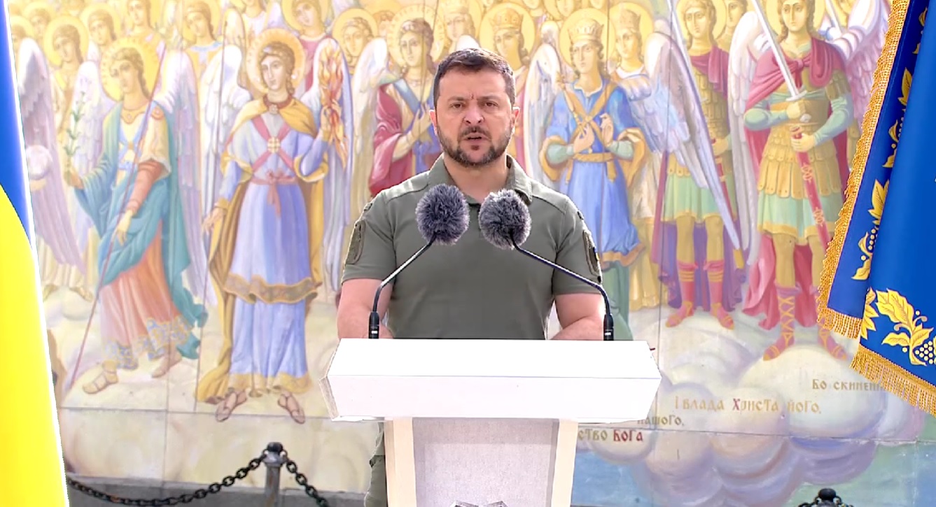 Вибір України – бути силою у світовій історії: привітання Володимира Зеленського з Днем Української державності (ВІДЕО)