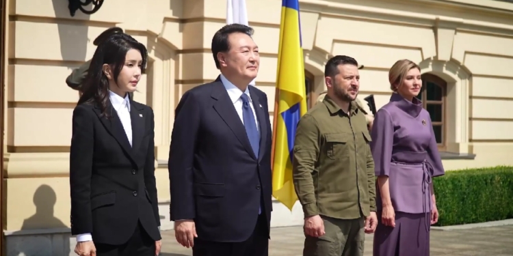 Президент України зустрівся з президентом Південної Кореї (ВІДЕО)