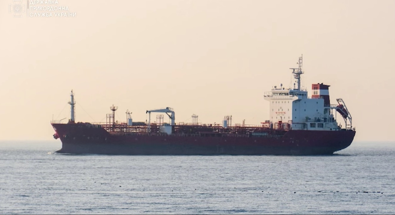 «Я вас попереджаю!…», – російський корабель погрожує цивільному судну (АУДІО)