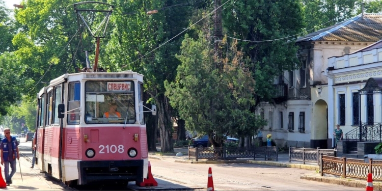 «Миколаївелектротранс» вніс зміни у розвезення питної води тролейбусом і трамваєм