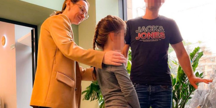 Україна повертає дітей не тільки з російського полону: додому вдалося повернути маленьку українку, яку бельгійський суд відібрав у матері (ФОТО)