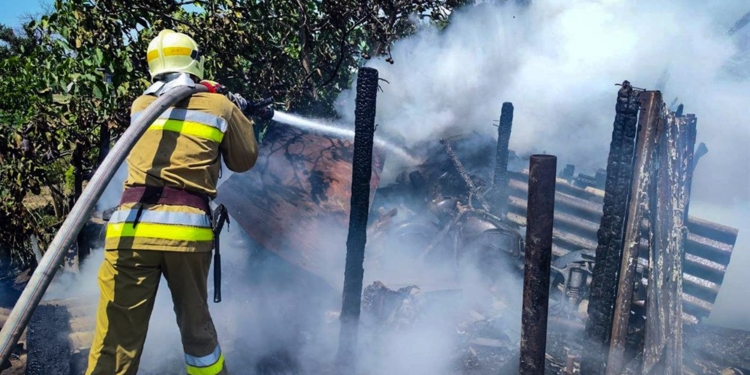Через денні російські обстріли вогнеборцям довелось приборкувати пожежу у Куцурубській громаді Миколаївщини