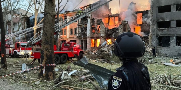 Наслідки нічної ракетної атаки росіян на Миколаїв (ФОТО)