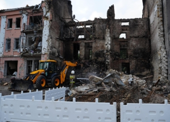 У Миколаєві завершили пошуково-рятувальну операцію: деблоковано фрагменти тіла загиблої людини (ФОТО)