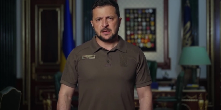 «Лише абсолютне зло може завдавати таких ударів. Буде відповідь» – звернення Зеленського про сьогоднішні російські ракетні атаки (ВІДЕО)