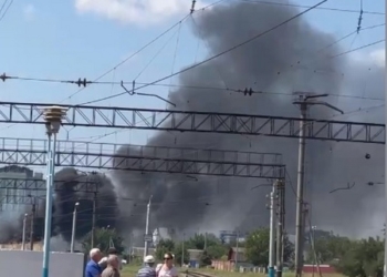 В тимчасово окупованому Криму пролунали вибухи – окупаційна влада зупинила рух Кримським мостом (ВІДЕО)
