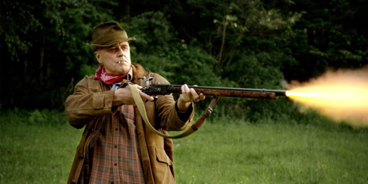 З Миколою Вереснем та Лесем Подерев’янським: вийшов трейлер чорної треш-комедії «Вересень» (ВІДЕО)