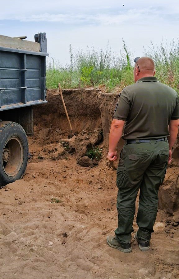 Ще одного пісчаного браконьєра у Миколаєві оштрафували на 1,7 тис.грн. за незаконний забір піску. Чи надовго? 2