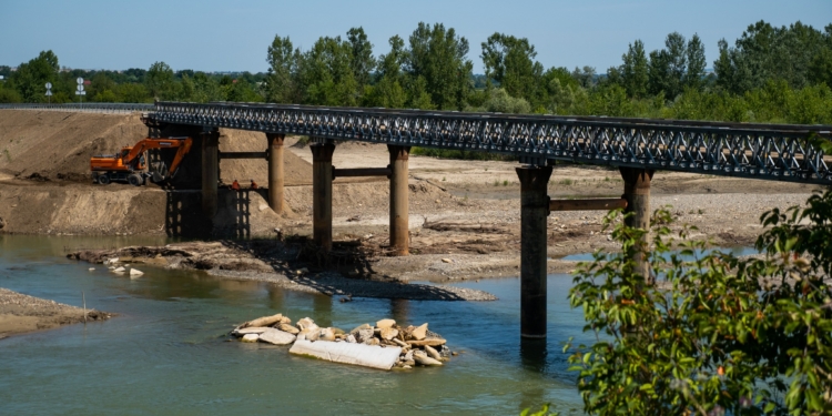 До кордону з Румунією: в Україні відкрито рух одним із найдовших тимчасових мостів (ФОТО)