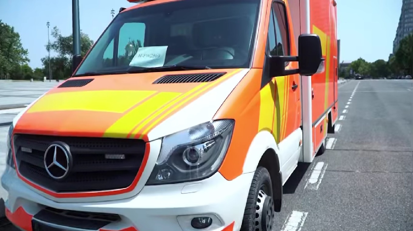 Миколаїв передав військовим чергову автівку для евакуації поранених (ВІДЕО)