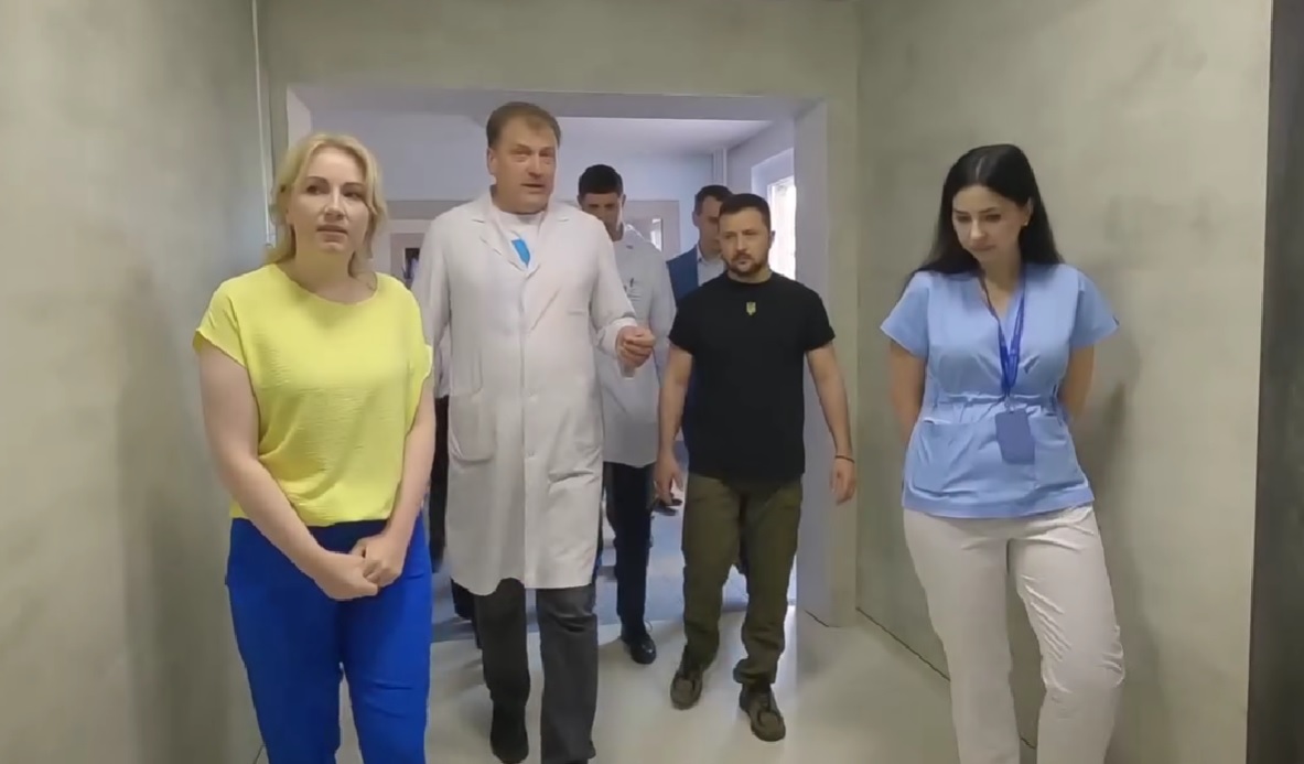 Зеленський на Франківщині: зустрівся з воїнами, які лікуються в реабілітаційному центрі (ВІДЕО)