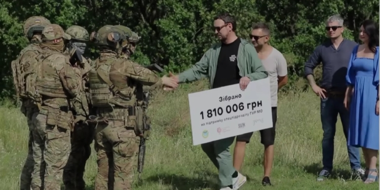 Музичний гурт «Друга ріка» передав 1,8 млн.грн. спецпризначенцям ГУР МО України (ВІДЕО)