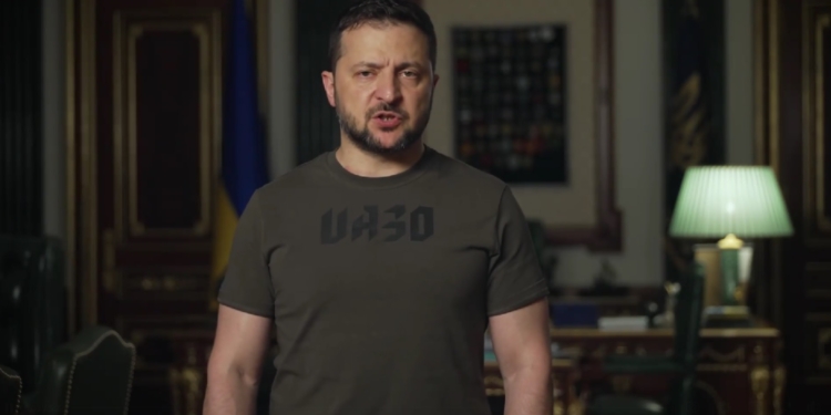 «На даху кількох енергоблоків ЗАЕС російські військові розмістили предмети, схожі на вибухівку. Єдиним джерелом небезпеки для ЗАЕС є саме Росія» – звернення Зеленського (ВІДЕО)