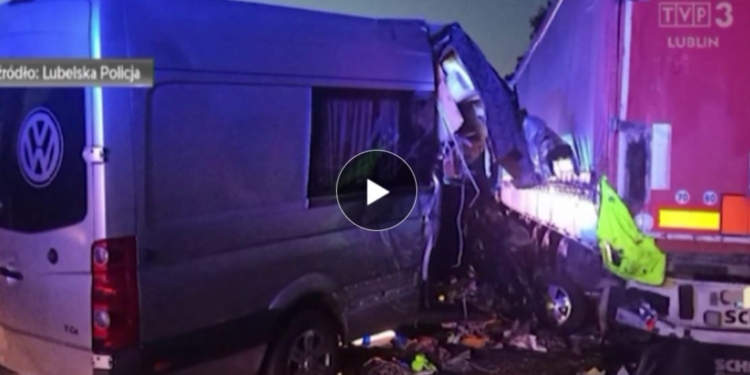 В Польщі автобус з українцями врізався у вантажівку – є загиблі і поранені