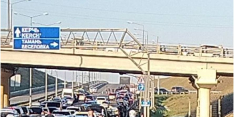 Перші свідоцтва наслідків нічних вибухів на Кримському мосту (ФОТО, ВІДЕО)