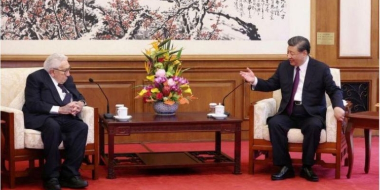 Кіссінджера поїхав у Пекін, зустрівся з Сі і міністром оборони. Чого чекати?