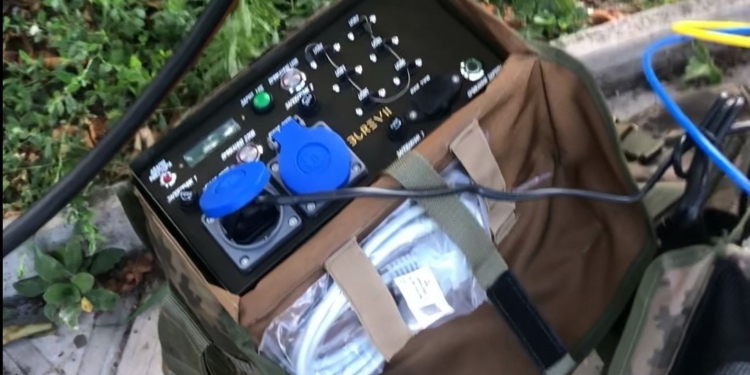 В Козацьке та Веселе, що в 5 км від Каховської ГЕС, волонтери привезли портативну водоочисну систему (ФОТО)