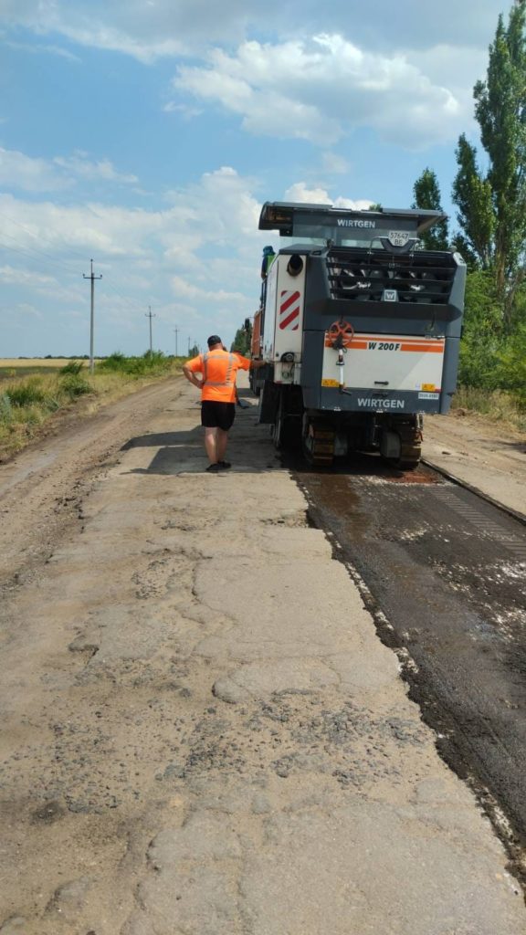 Минулого тижня ремонтні роботи проводились на 11 місцевих дорогах Миколаївщини: що робилось і де (ФОТО) 24