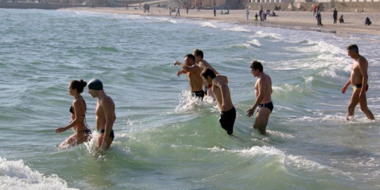 Тонни бруду, хімії, трупи тварин. Коли очиститься море після підриву Каховської ГЕС (ФОТО, КАРТА)