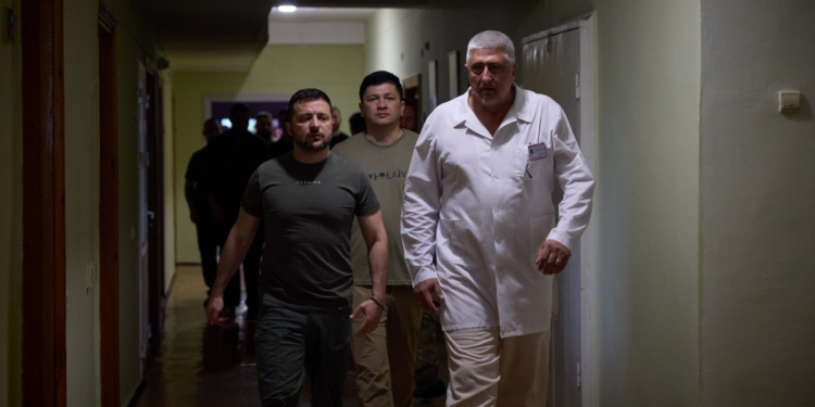 Зеленський відвідав медзаклади в Миколаєві і Очакові (ФОТО, ВІДЕО)