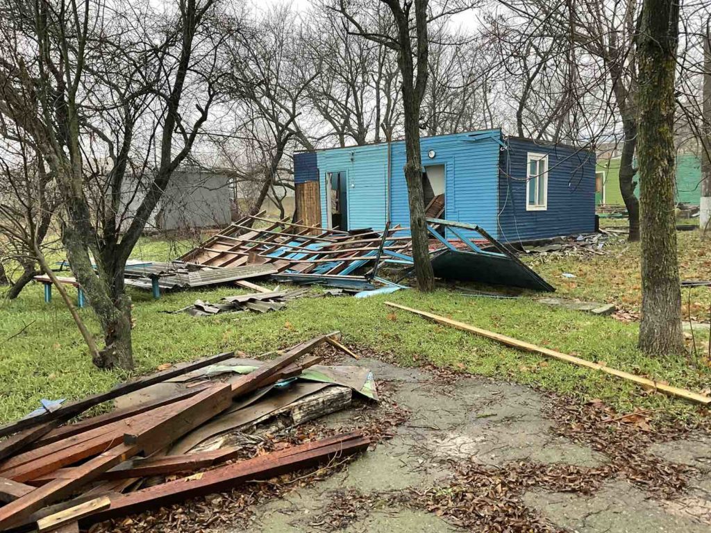 Учбово-спортивна оздоровча база «Динамо» в Очакові потерпає від російських атак: наскільки вона зруйнована (ФОТО) 32